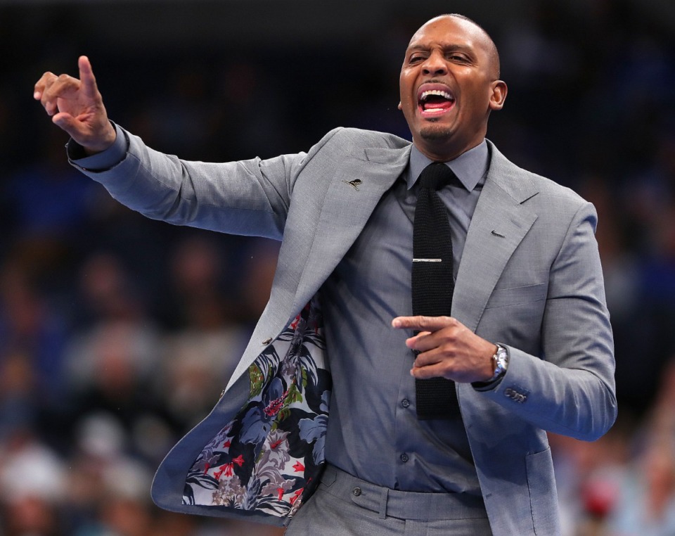 <strong>University of Memphis Coach Penny Hardaway makes an offensive call on the court during the Tigers' game on Jan. 25, 2020, against SMU at the FedExForum.</strong> (Jim Weber/Daily Memphian)