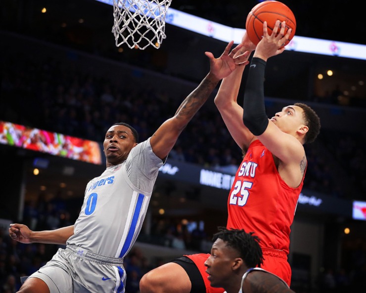 University of Memphis forward D.J. Jeffries (0) puts pressure on the Mustangs' Ethan Chargois (25) during the Tigers' game on Jan. 25, 2020, against SMU at the FedExForum. (Jim Weber/Daily Memphian)