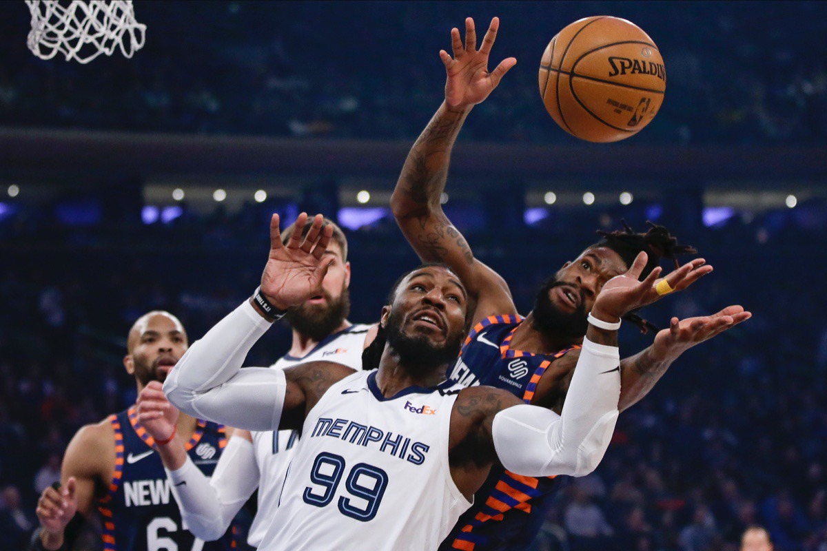 <strong>Memphis Grizzlies' Jae Crowder (99) competes for control of the ball with New York Knicks' Reggie Bullock, right, Jan. 29, 2020, in New York.</strong> (Frank Franklin II/AP)
