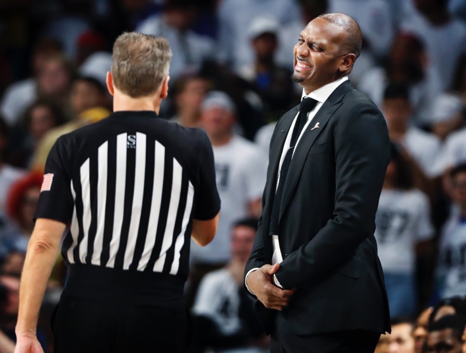 <strong>Memphis head coach Penny Hardaway (right) reacts to an official's foul call during action against UCF on Wednesday, Jan. 29, 2020, in Orlando.</strong> (Mark Weber/Daily Memphian)