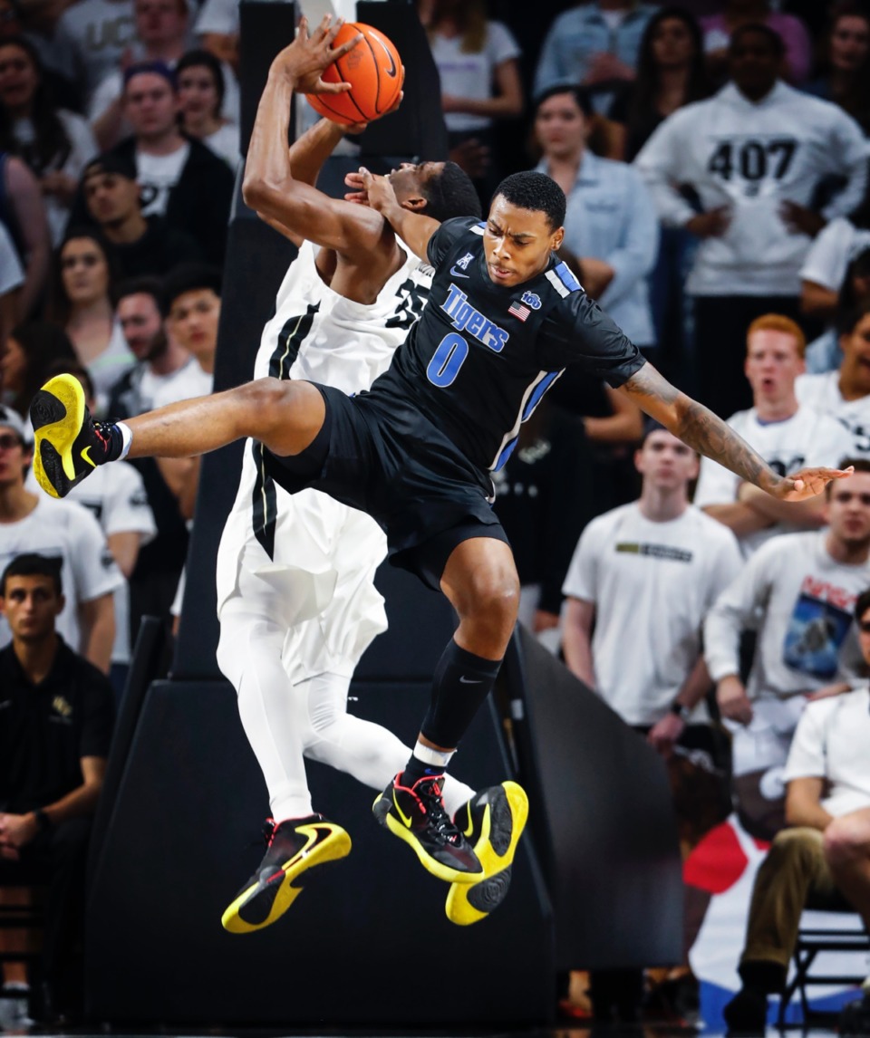 <strong>Memphis defender DJ Jeffries (right) fouls UCF forward Collin Smith (left) during action on Wednesday, Jan. 29, 2020, in Orlando.</strong> (Mark Weber/Daily Memphian)