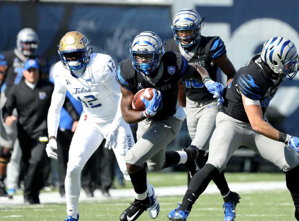 <strong>Memphis Tigers running back Patrick Taylor Jr. (6) breaks through the Tulsa defense for a long running gain on the play.</strong> (Houston Cofield/Daily Memphian)