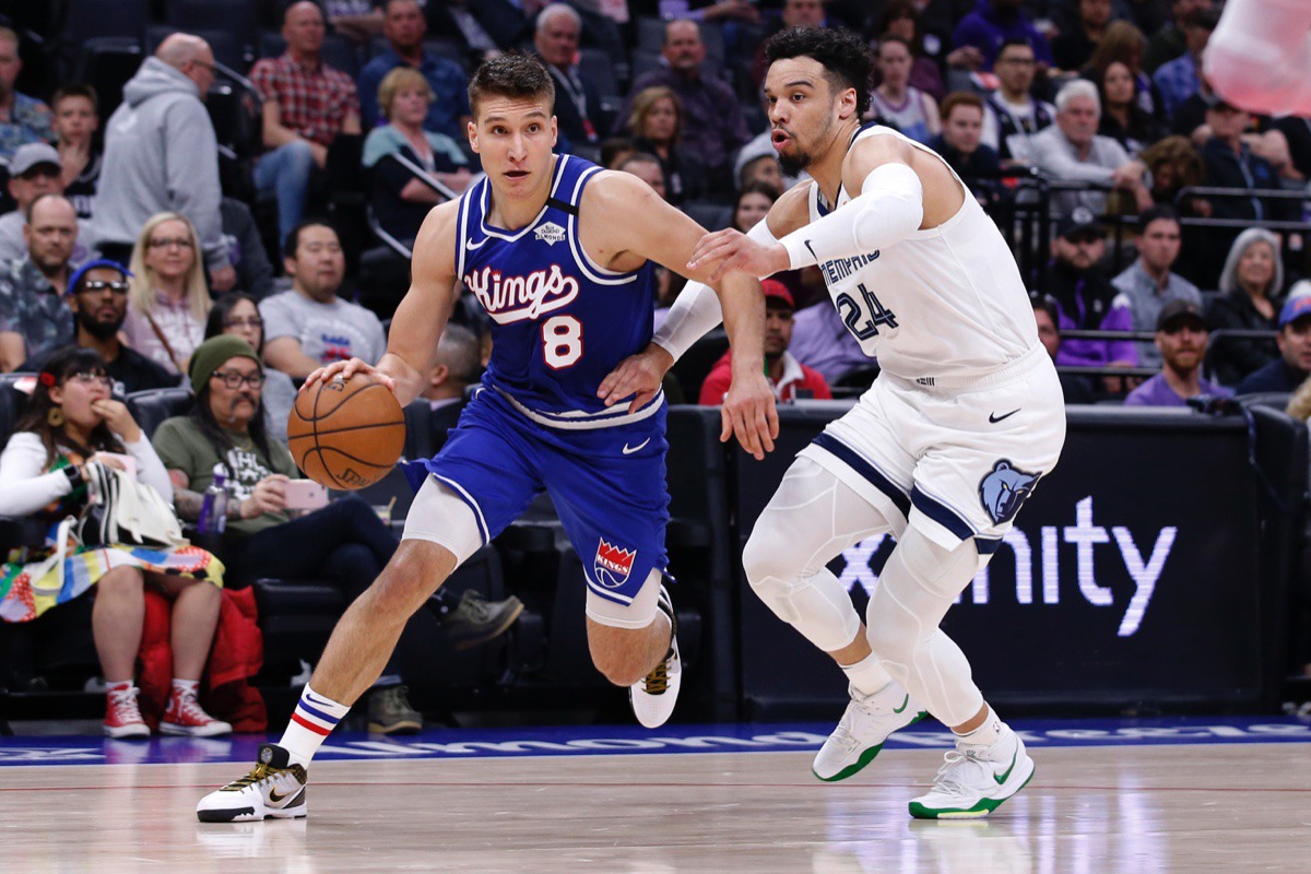 <strong>Sacramento Kings guard Bogdan Bogdanovic, left, drives to the basket against Memphis Grizzlies guard Dillon Brooks, right, Feb. 20, 2020, in Sacramento, Calif.</strong> (Rich Pedroncelli/AP)