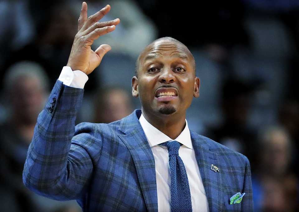 <strong>Penny Hardaway was handed his first road loss as the University of Memphis' basketball coach Tuesday, with LSU taking down a young Tigers team 85-76.</strong> (Jim Weber/Daily Memphian file)