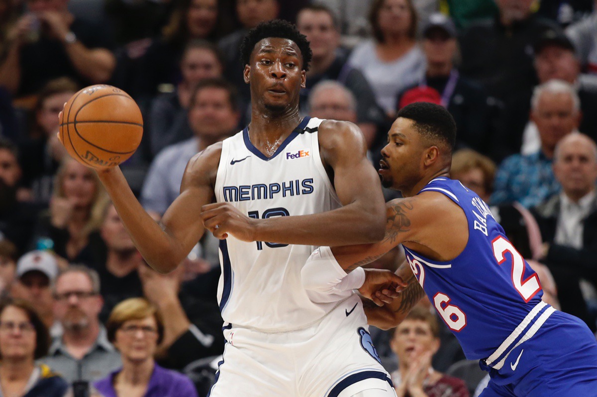 <strong>Memphis Grizzlies forward Jaren Jackson Jr., left, looks to pass against Sacramento Kings guard Kent Bazemore, right, Feb. 20, 2020, in Sacramento, Calif.</strong> (Rich Pedroncelli/AP)