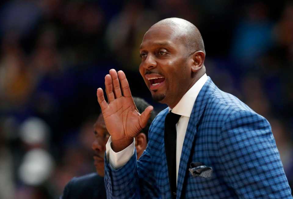 <strong>University of Memphis coach Penny Hardaway calls <span>out from the bench during the Tigers' first road game against LSU&nbsp;Tuesday, Nov. 13. LSU won 85-76.&nbsp;</span></strong><span> (AP Photo/Gerald Herbert)</span>