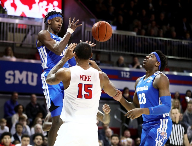 <strong>University of Memphis guard Damion Baugh (10) tries to wrangle a rebound during a road loss against the Southern Methodist University Mustangs in Dallas Feb. 25, 2020.</strong> (Patrick Lantrip/Daily Memphian)