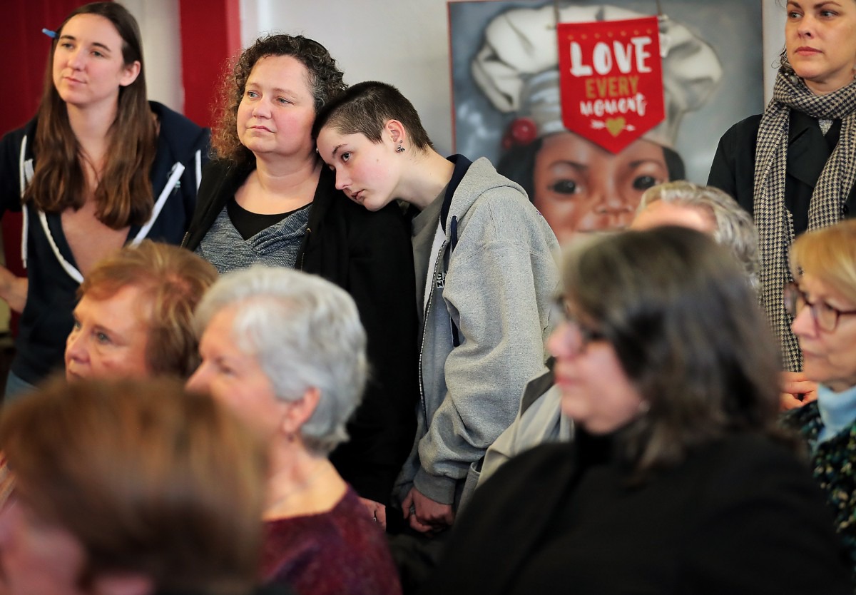 <strong>A crowd of Elizabeth Warren supporters listens as actor Ashley Judd draws comparisons between her life and that of the Massachusetts senator during a campaign rally at Makeda's Cookies on Feb. 26, 2020.</strong> (Jim Weber/Daily Memphian)