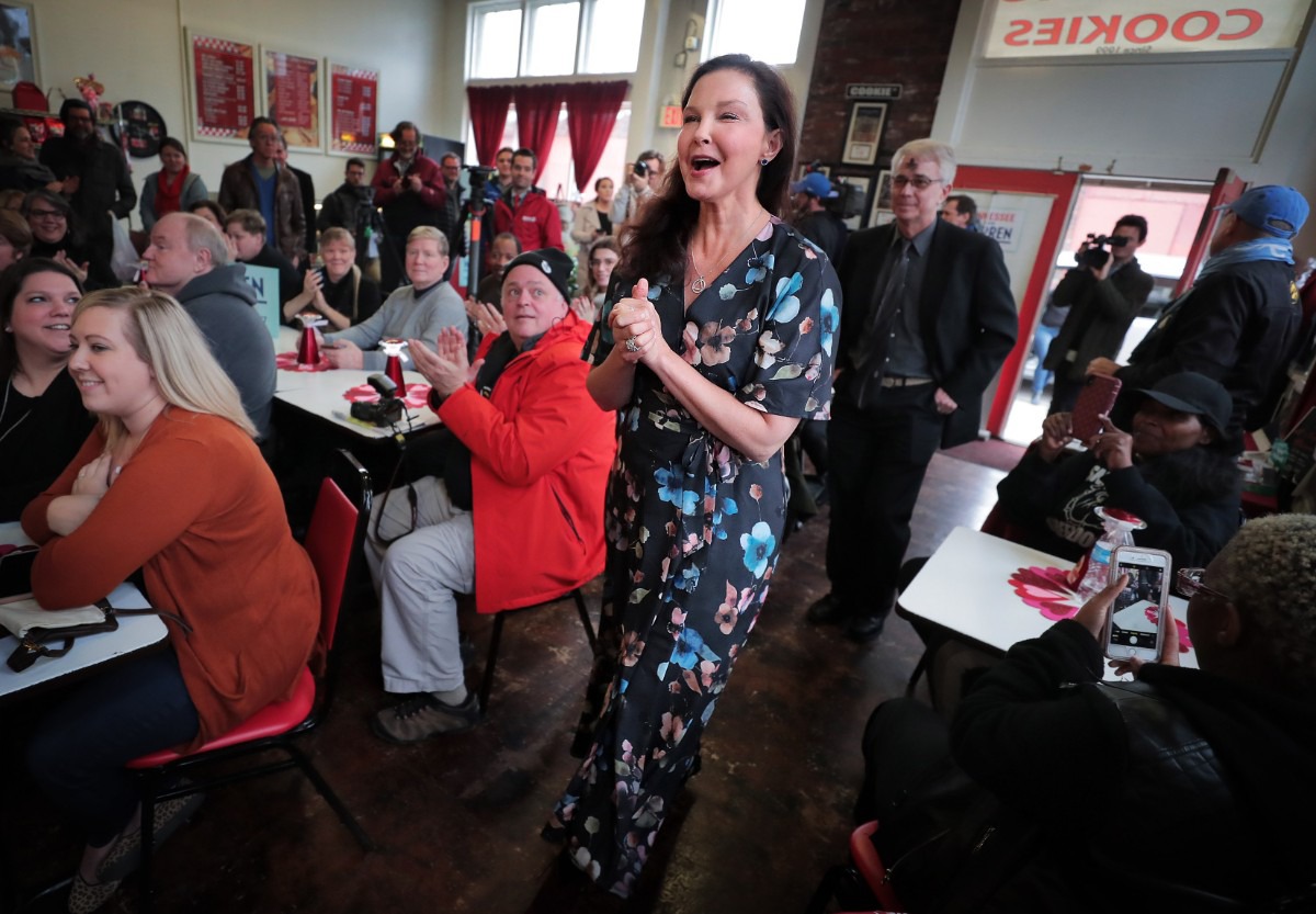 <strong>Actor Ashley Judd is greeted by a crowd of Elizabeth Warren supporters as she campaigns for the Massachusetts senator at Makeda&rsquo;s Cookies in Memphis on Feb. 26, 2020.</strong> (Jim Weber/Daily Memphian)