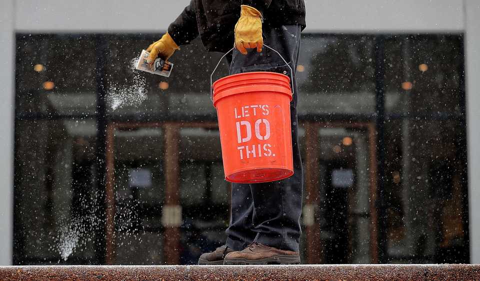 <strong>Charles Johnson spreads rock salt on the steps in front of the Memphis College of Art as an early snow falls on Memphis Wednesday, Nov. 14, 2018. Temperatures were expected to rise above freezing by 9 or 10 a.m. Thursday.</strong>&nbsp;(Jim Weber/Daily Memphian)