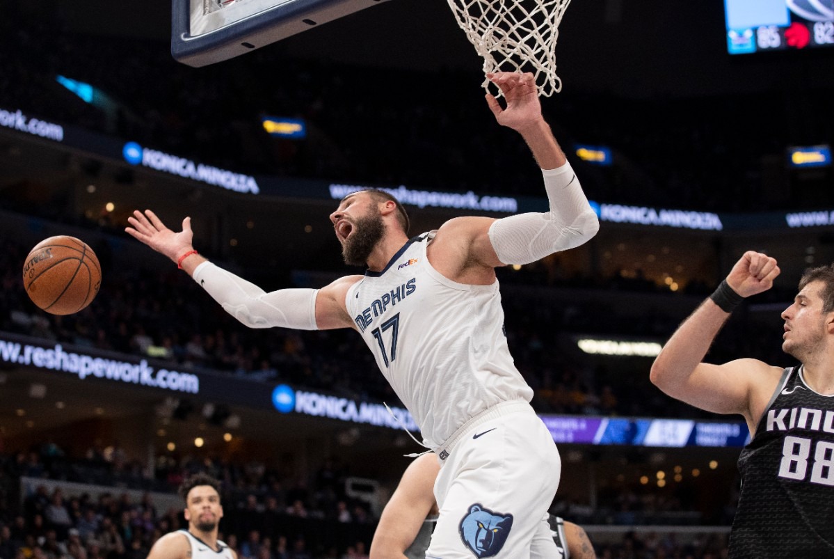 <strong>Memphis Grizzlies center Jonas Valanciunas (17) loses the ball after being fouled by Sacramento Kings forward Nemanja Bjelica (88) Feb. 28, 2020, at FedExForum.</strong> (Nikki Boertman/AP)