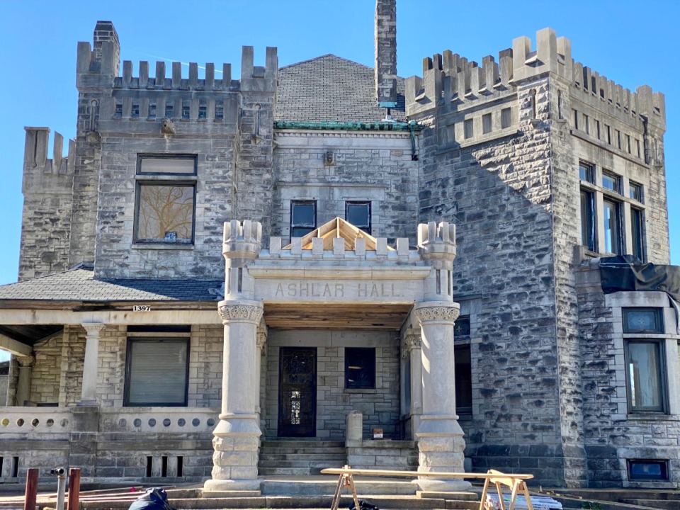 <strong>New rafters have been built over the damaged porte coch<span>è</span>re of Ashlar Hall.</strong> <strong>The historic castle-like building in Midtown is being renovated by its latest owner.</strong> (Tom Bailey/Daily Memphian)