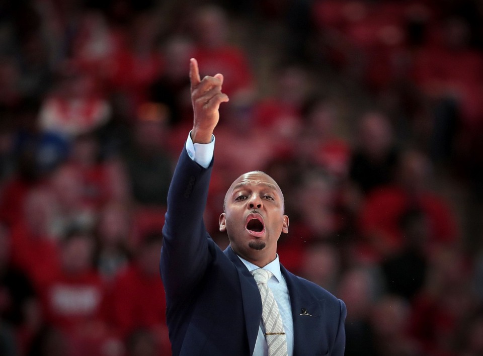 <strong>University of Memphis coach Penny Hardaway calls a play on the court during the Tigers' game against the Cougars at the Fertitta Center in Houston on March 8, 2020.</strong> (Jim Weber/Daily Memphian)