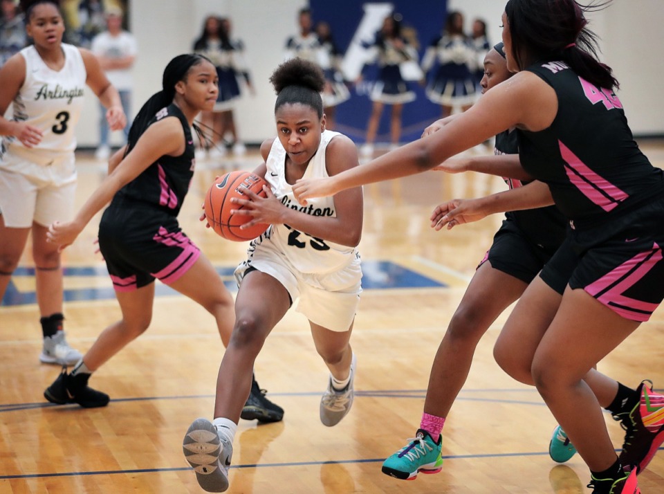 <strong>Arlington's Carmen Taylor (23) finds an open lane to score on Jan. 7, 2020. Taylor scored 17 in the state quarterfinals, while twin Charmen scored four.</strong> (Jim Weber/Daily Memphian)