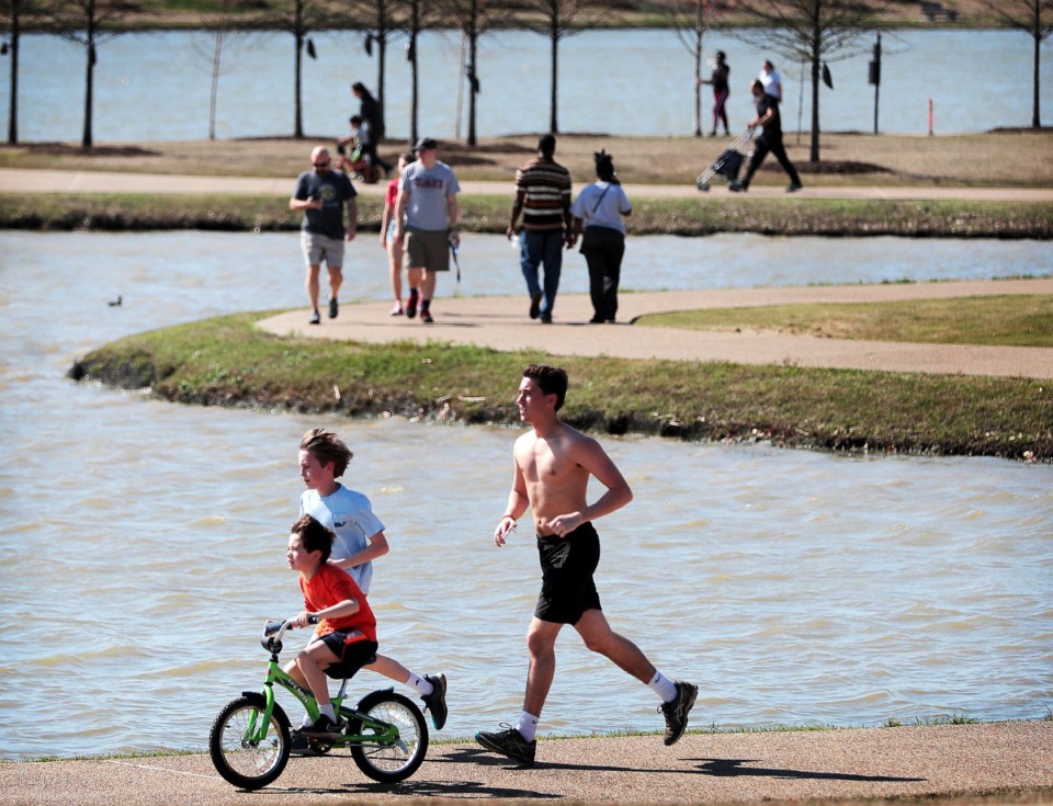 <strong>Mostly well spaced out crowds flock to Shelby Farms on March 26, 2020, as Memphians emerge from their sheltering-in-place to enjoy a budding spring day after weeks of poor weather and worse news have conspired to keep most folks indoors.</strong> (Jim Weber/Daily Memphian)