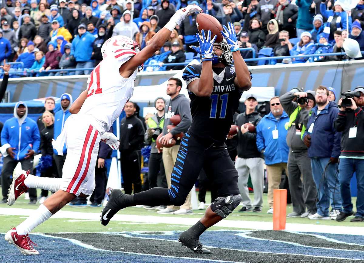 <strong>University of Memphis wide receiver Sam Craft (11) reaches for a pass in the end zone during the Tigers' game against the Houston Cougars on&nbsp;<span class="s1">Friday, Nov. 23, at Liberty Bowl Memorial Stadium.</span></strong>(Houston Cofield/Daily Memphian)