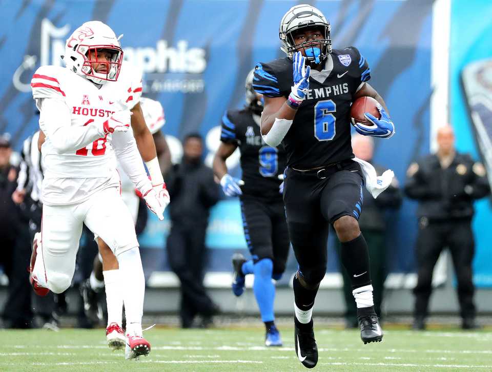 <strong>University of Memphis running back Patrick Taylor Jr. (6) sprints down field after breaking away from the Houston defense during the Tigers-Cougars matchup on Friday, Nov. 23, 2018, at Liberty Bowl Memorial Stadium in Memphis.&nbsp;</strong>(Houston Cofield/Daily Memphian)