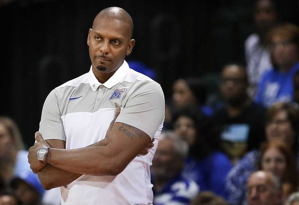 <strong>Memphis Tigers head coach Penny Hardaway showed frustration during Friday's game against the Oklahoma State Cowboys in Orlando.&nbsp;On Sunday night against Charleston, there was more frustration as the Tigers fell 78-75 in the fifth-place game of the AdvoCare Invitational.</strong> (Mark LoMoglio/Icon Sportswire via AP Images)