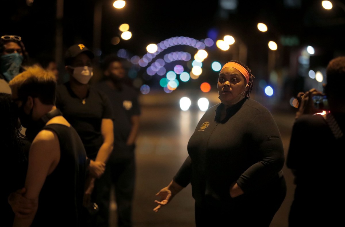 <strong>Commissioner Tami Sawyer speaks to group of protestors gathered outside of 201 Poplar reminding them to stay calm and stay the course while awaiting the release of their friends arrested earlier in the night May 31, 2020.</strong> (Patrick Lantrip/Daily Memphian)