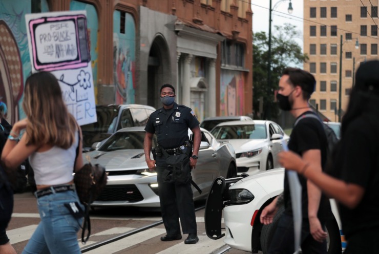 <strong>A Memphis police officer watches a throng of protesters pass down B.B. King Boulevard on June 3, 2020.</strong> (Patrick Lantrip/Daily Memphian)