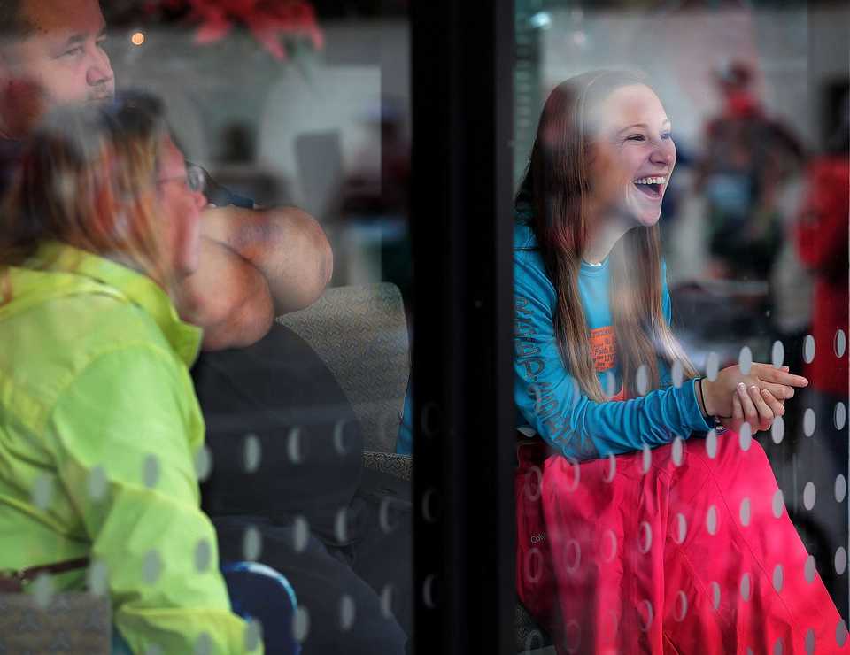 <strong>Annabelle Pierce (right) watches race from a comfortable spot at Hotel Napoleon during the 17th annual St. Jude Memphis Marathon on Saturday Dec. 1, 2018. Despite two rain delays, over 26,000 runners participated in the charity event raising over $11 million for young cancer patients.</strong> (Jim Weber/Daily Memphian)