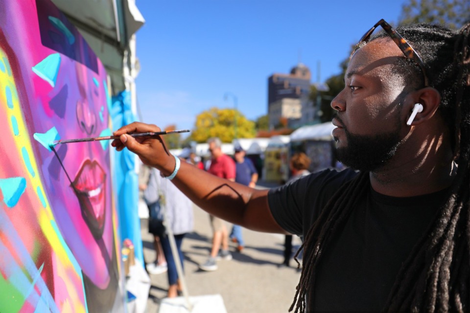 <strong>Jamond Bullock works on a painting as part of a hands-on artist demonstration during the 2018 RiverArtsFest.</strong> (Patrick Lantrip/Daily Memphian file)