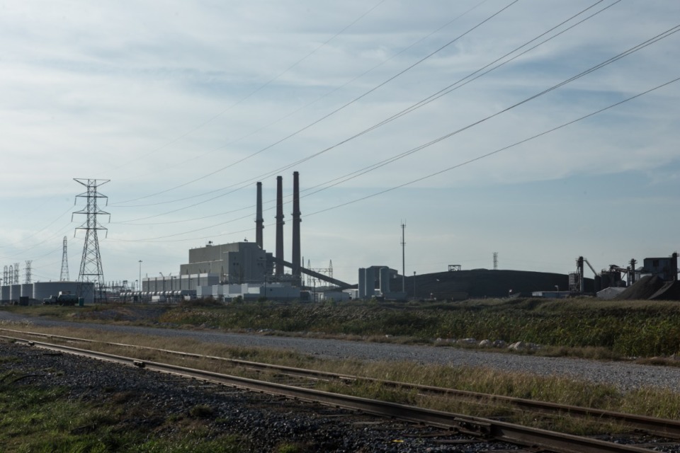<strong>The now-closed Allen Fossil Plant&nbsp;&ldquo;will stay part of the TVA system&rdquo; if MLGW decides to break ties with Tennessee Valley Authority, TVA chief executive Jeffrey Lyash said.</strong> (Daily Memphian file)