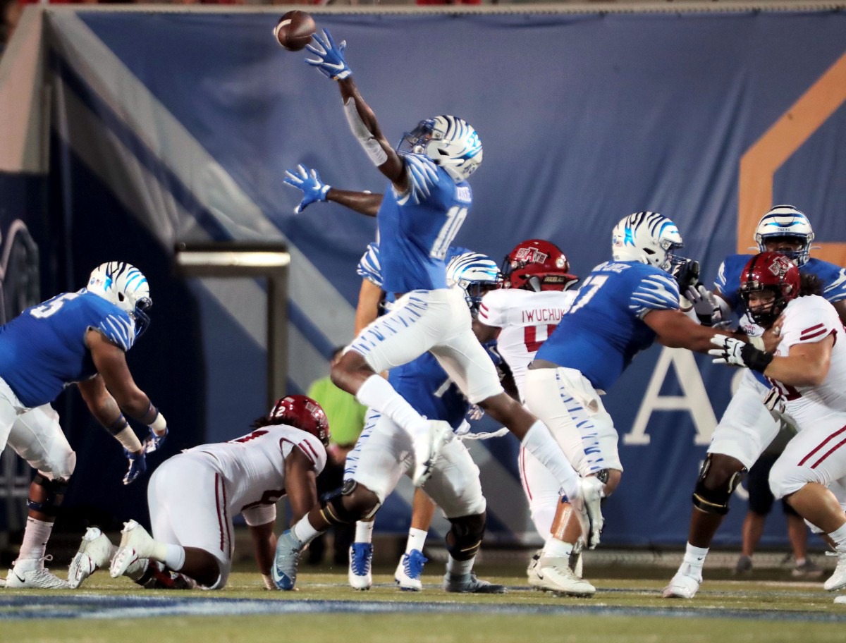 <strong>University of Memphis receiver Damante Coxie (10) just misses a pass from quarterback Brady White (3) pass during the Tigers' home opener against Arkansas State at the Liberty Bowl Sept. 5, 2020.</strong> (Patrick Lantrip/Daily Memphian)