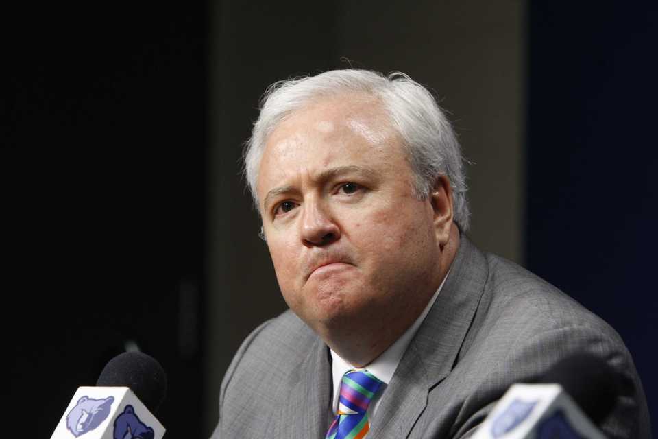 <span><strong>Memphis Grizzlies General Manager Chris Wallace at a news conference where he introduced David Fizdale, as the new head coach of the Memphis Grizzlies NBA basketball team Tuesday, May 31, 2016, in Memphis, Tenn. Fizdale was previously the assistant head coach of the Miami Heat.</strong> (AP Photo/Karen Pulfer Focht)</span>