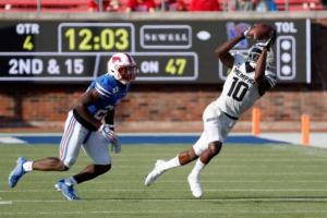 <strong>Memphis wide receiver Damonte Coxie (10) makes a reception in front SMU defensive back Brandon Stephens (23) during the second half of an NCAA college football game in Dallas, Saturday, Oct. 3, 2020.</strong> (Roger Steinman/AP)