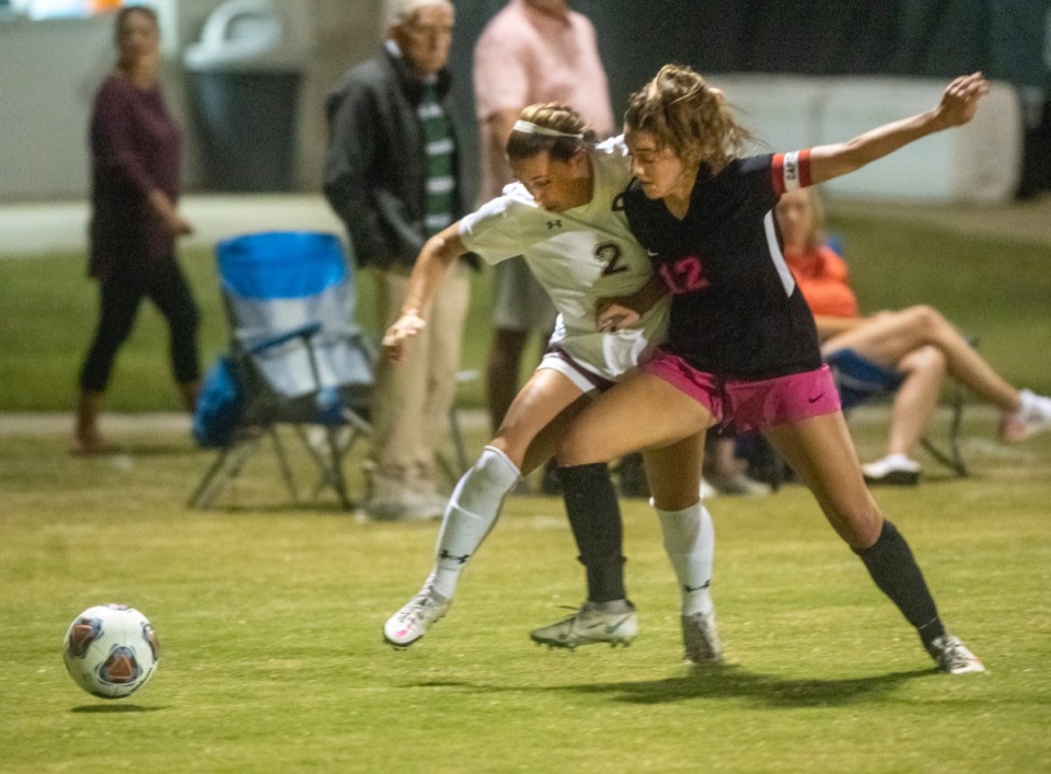 <strong>Collierville&rsquo;s Reese Stimpson and Houston&rsquo;s Parker Gelinas battle for the ball during the regional finals Tuesday, Oct. 20, 2020.&nbsp;</strong>(Greg Campbell/Special to The Daily Memphian)