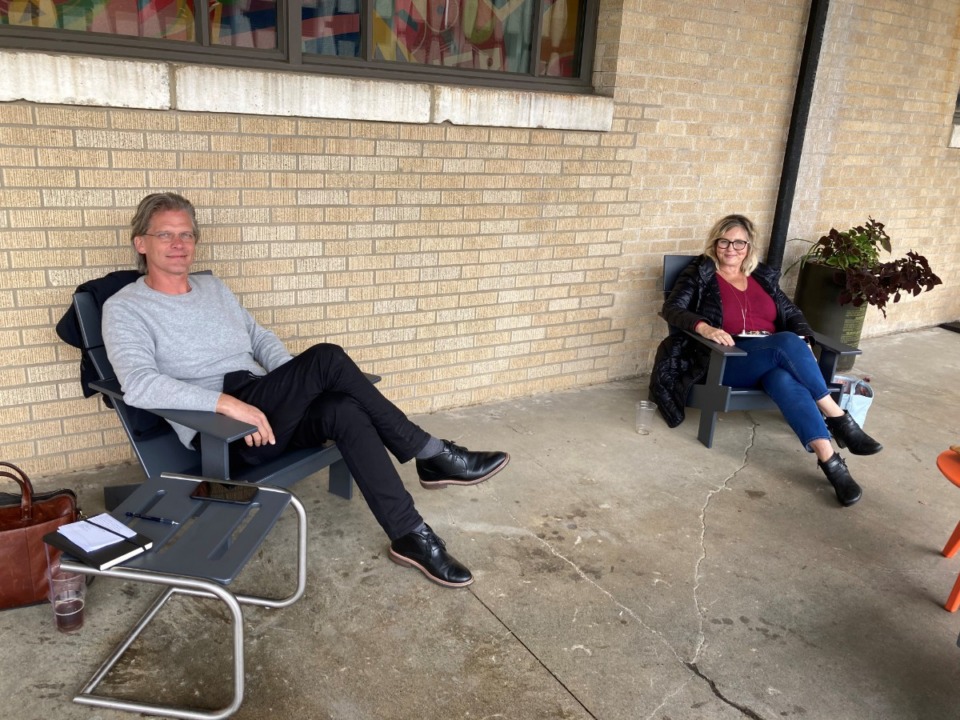 <strong>Eric Barnes, left, and Jennifer Biggs sit outside Crosstown Concourse, interviewing each other for their respective WYXR/Daily Memphian podcasts.</strong> (Natalie Van Gundy/Daily Memphian)