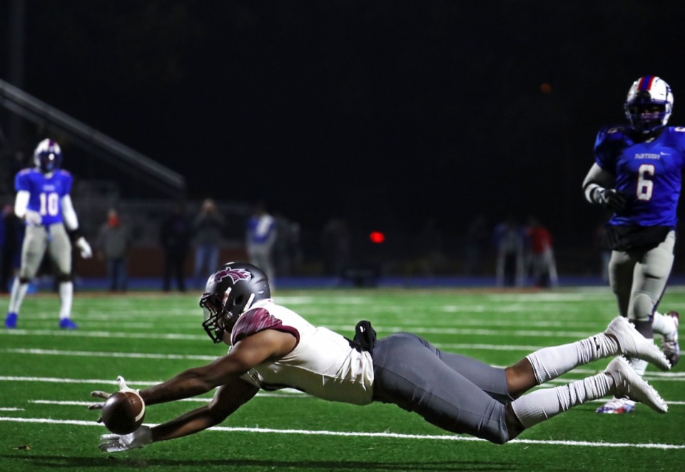 <strong>Collierville wide receiver Scottie Alexander Jr. (2) just misses a catch on Oct. 30, 2020, game at Bartlett.</strong> (Patrick Lantrip/Daily Memphian)