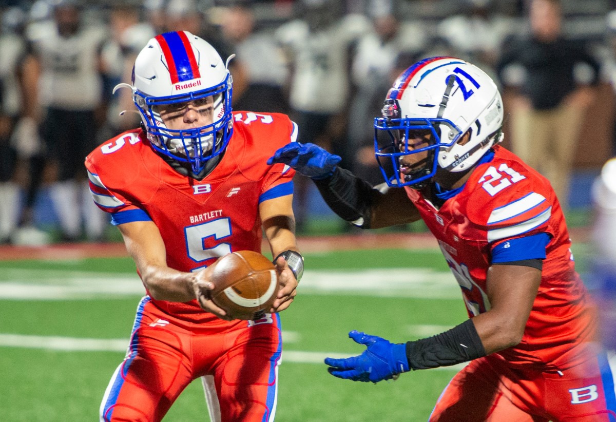 <strong>Bartlett High School quarterback Walt Tucker hands off to running back Robert Giaimo in the district playoffs with Houston High School Saturday, Nov. 14, 2020.</strong> (Greg Campbell/Special to The Daily Memphian)