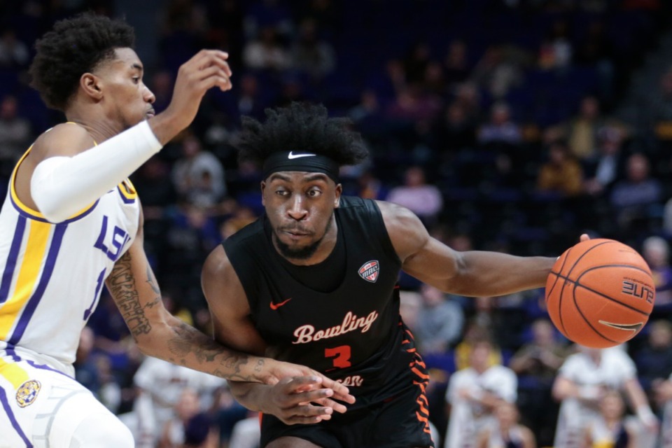 <strong>Caleb Fields (with ball), seen here with Bowling Green in 2019, is one of the Arkansas State players Tigers coach Penny Hardaway is most concerned about.</strong> (Brett Duke/AP)
