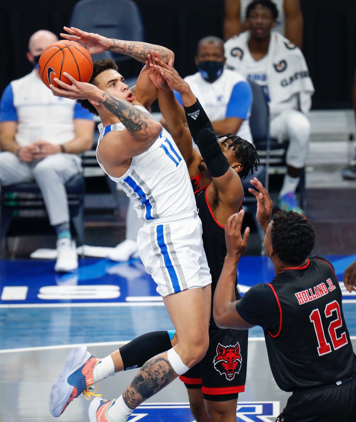 <strong>Memphis guard Lester Quinones (left) drives the lane against Arkansas State on Dec. 2, 2020.</strong> (Mark Weber/The Daily Memphian)