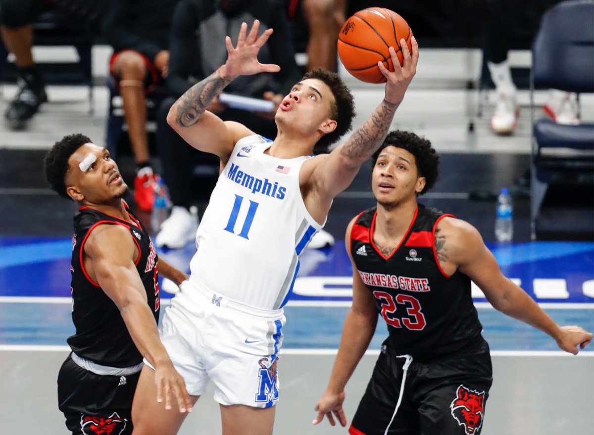 <strong>Tiger guard Lester Quinones (middle) makes a layup against Arkansas State&rsquo;s Christian Willis (left) and Marquis Eaton (right).</strong> (Mark Weber/The Daily Memphian)