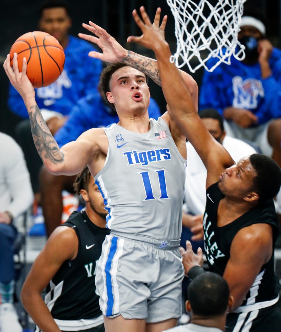 <strong>Memphis guard Lester Quinones (left) drives the lane against Mississippi Valley State on Tuesday, Dec. 8, 2020.</strong> (Mark Weber/The Daily Memphian)