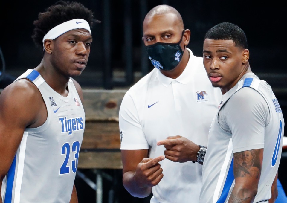 <strong>Memphis teammates Malcolm Dandridge (left) and D.J. Jeffries (right) chat with head coach Penny Hardaway during action against Mississippi Valley State on Tuesday, Dec. 8, 2020.</strong> (Mark Weber/The Daily Memphian)