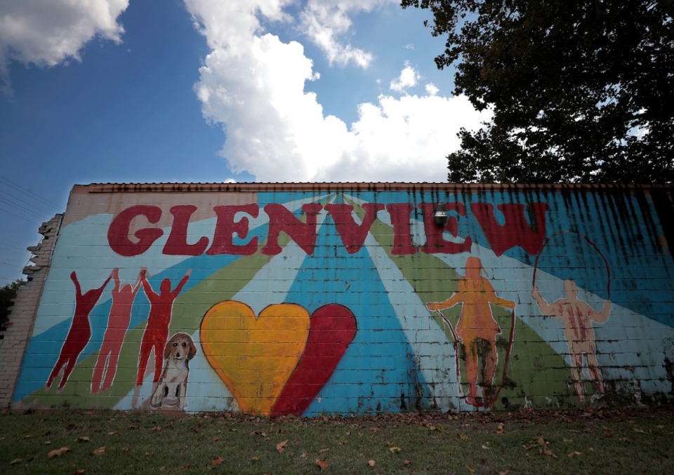 <strong>A mural decorates a wall in the Glenview neighborhood along Lamar Avenue.</strong> (Patrick Lantrip/Daily Memphian)