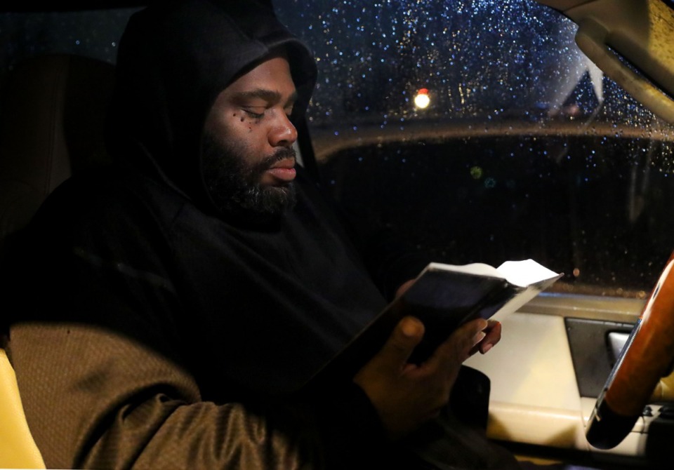 <strong>Darrell Cobbins reads a Bible verse in his car outside of the Baptist Memorial Hospital emergency room Dec. 11, 2020.</strong> (Patrick Lantrip/Daily Memphian)