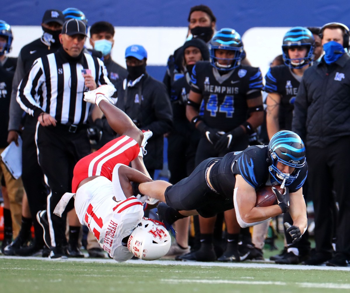 <strong>University of Memphis tight end Caden Prieskom (86) gets tackled during a Dec. 12, 2020 game against the University of Houston.</strong> (Patrick Lantrip/Daily Memphian)