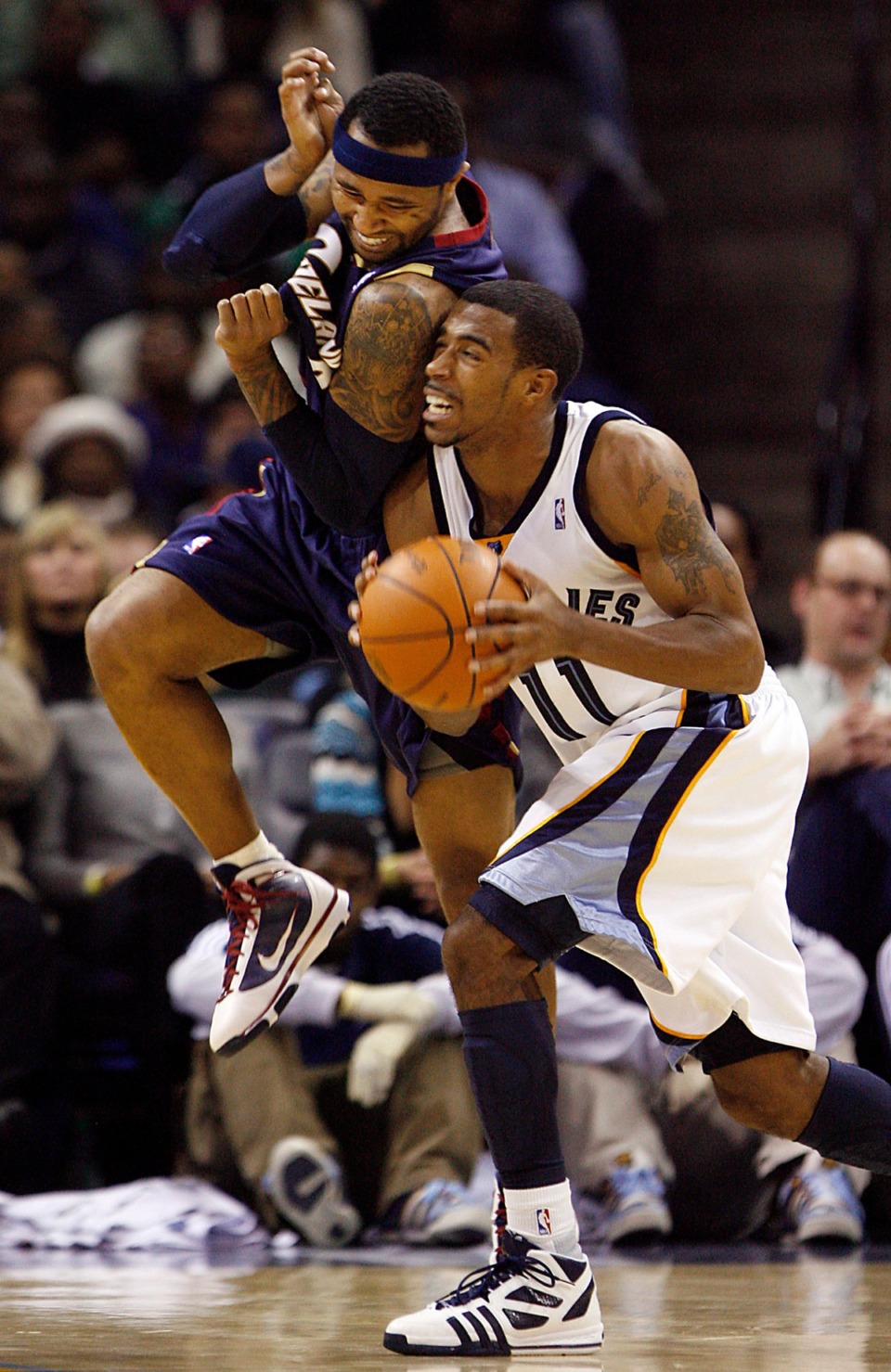 <strong>Cleveland Cavaliers guard Mo Williams, left, fouls Memphis Grizzlies guard Mike Conley (11) during a game Dec. 8, 2009, in Memphis. The Grizzlies won 111-109 in overtime.</strong> (AP Photo/Lance Murphey file)
