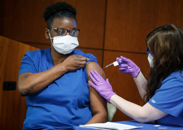 Baptist-DeSoto frontline staff first in area to get vaccine