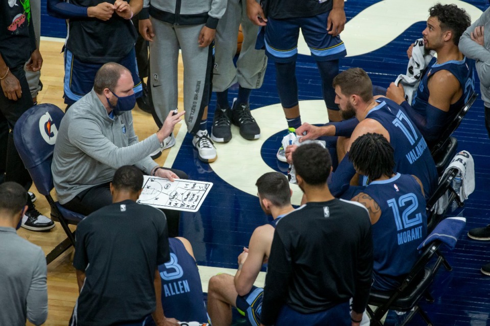 <strong>Memphis Grizzlies head coach Taylor Jenkins talks with his team in a timeout against the Minnesota Timberwolves at a preseason NBA basketball game Monday, Dec. 14, 2020, in Minneapolis. The Grizzlies won 123-104.</strong> (Bruce Kluckhohn/AP)