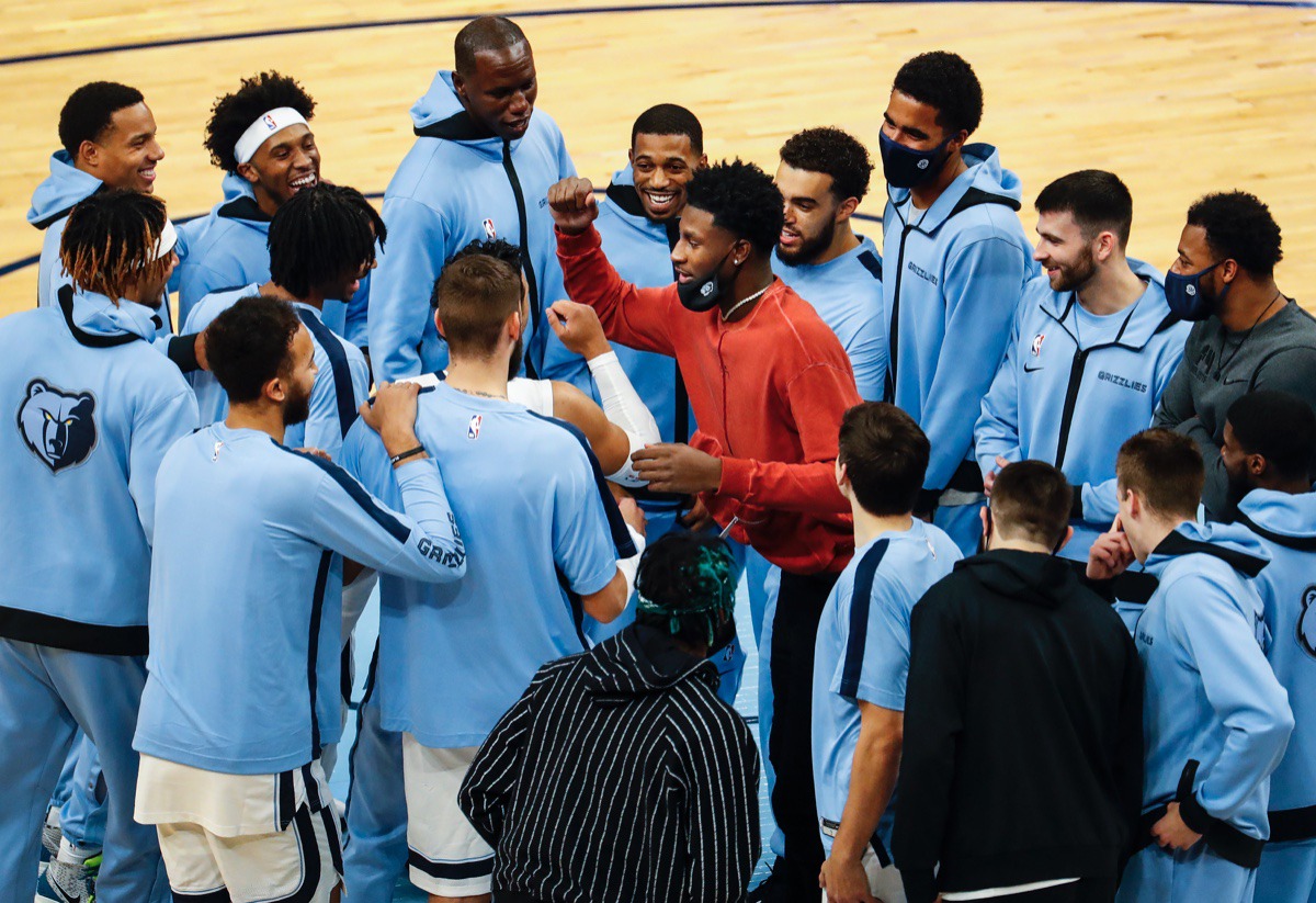 <strong>Despite his injury, Jaren Jackson Jr. (red jacket) helps fire up the Memphis Grizzlies in a pregame huddle on Dec. 17, 2020.</strong> (Mark Weber/The Daily Memphian)