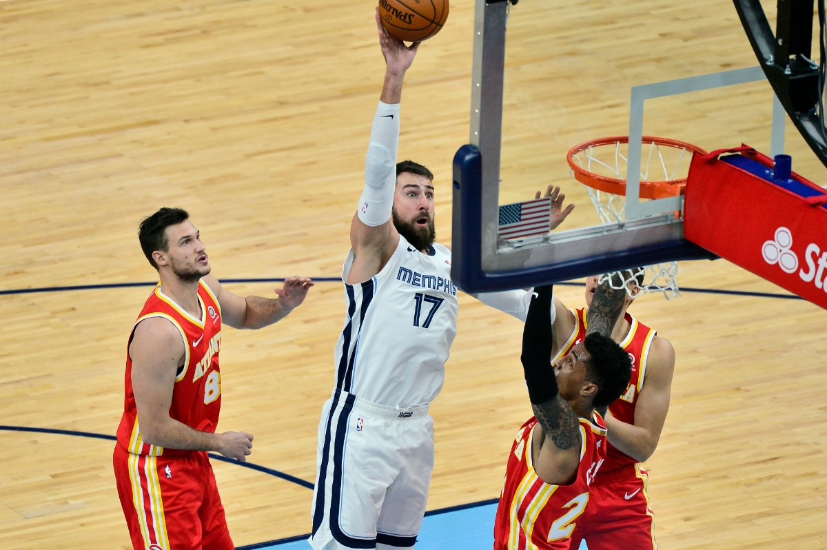 <strong>Memphis Grizzlies center Jonas Valanciunas (17) shoots between Atlanta Hawks forwards John Collins, bottom right, and Danilo Gallinari (8) in the first half of an NBA preseason basketball game Saturday, Dec. 19, 2020, at FedExForum.</strong> (Brandon Dill/AP)