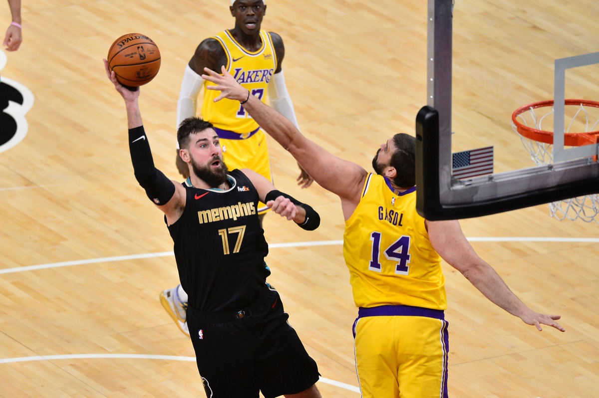 <strong>Grizzlies center Jonas Valanciunas (17) shoots against Los Angeles Lakers center Marc Gasol (14) on Jan. 5, 2021, at FedExForum.</strong> (Brandon Dill/AP)