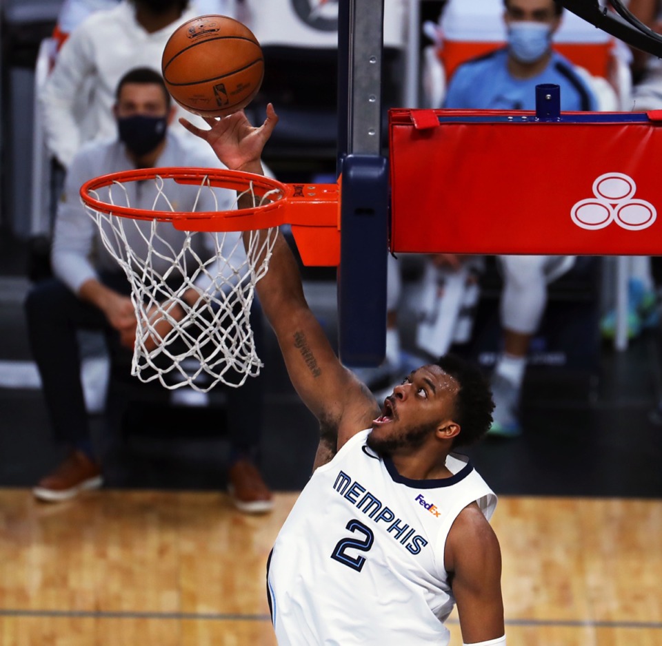 <strong>Memphis Grizzlies forward Xavier Tillman Sr. (2) goes up for a layup on Jan. 7, 2021, against the Cleveland Cavaliers at FedExForum.</strong> (Patrick Lantrip/Daily Memphain)