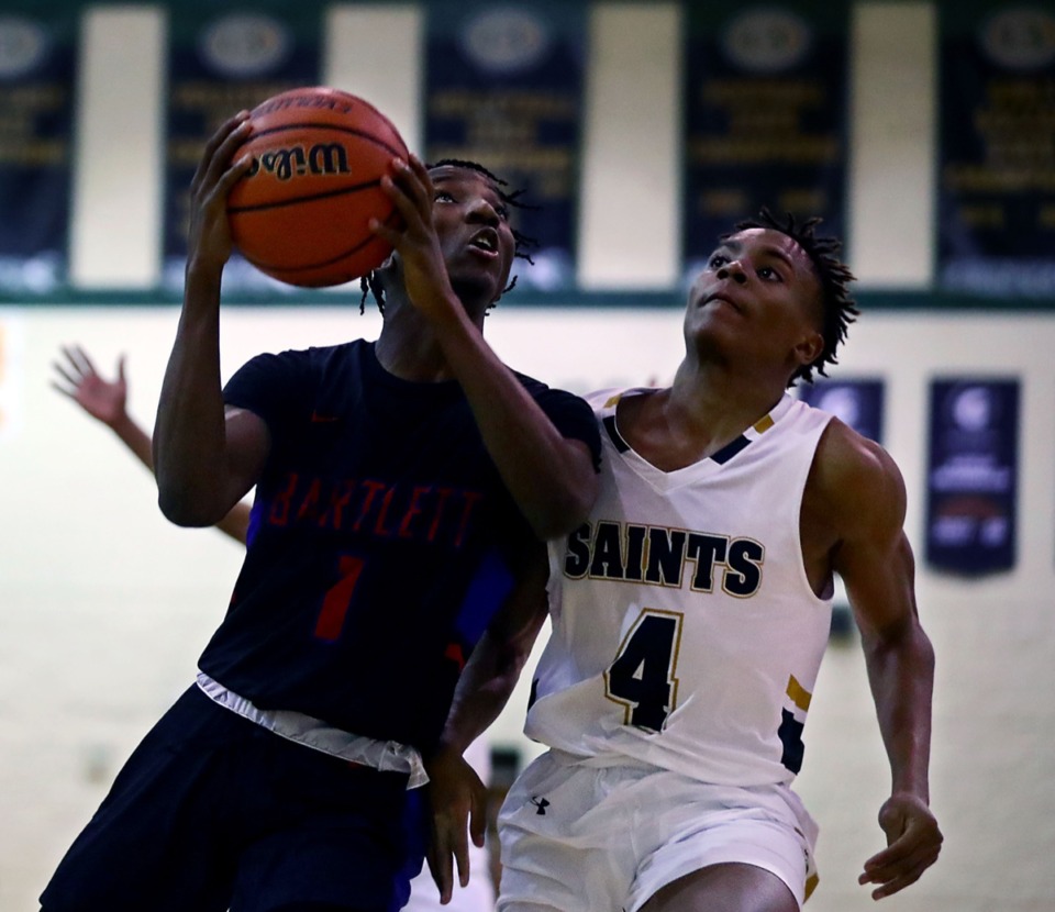 <strong>Bartlett guard Amarr Knox (1) goes for a layup against Briarcrest on Jan. 12.</strong> (Patrick Lantrip/Daily Memphian)